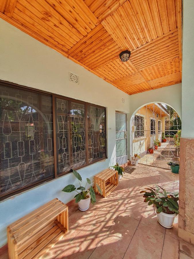 Hotel Mazzola Safari House & Backpacking Arusha Exterior foto